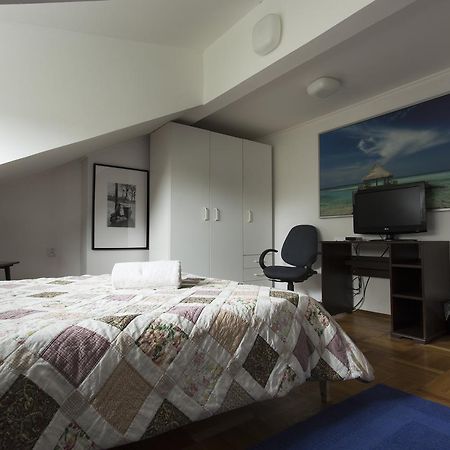 Rent0Nline Brwinow Rooms ภายนอก รูปภาพ