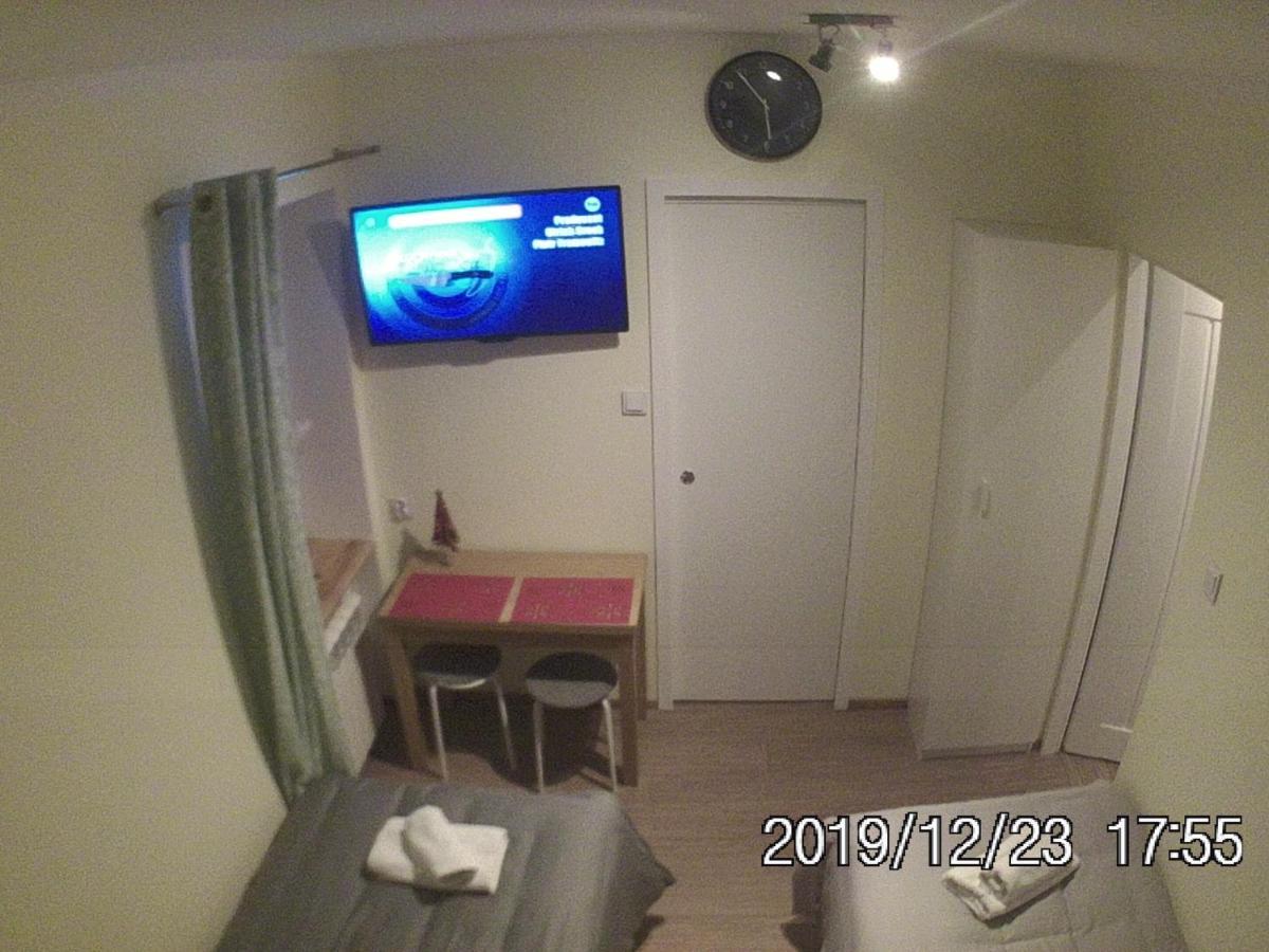 Rent0Nline Brwinow Rooms ภายนอก รูปภาพ