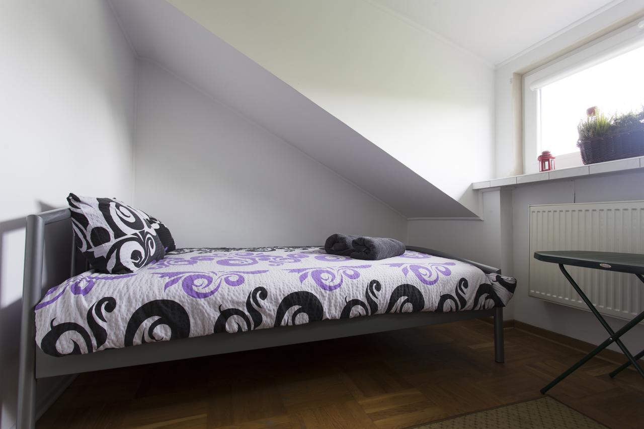 Rent0Nline Brwinow Rooms ภายนอก รูปภาพ