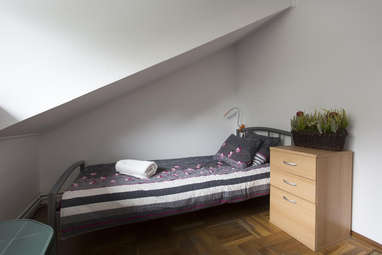 Rent0Nline Brwinow Rooms ภายนอก รูปภาพ