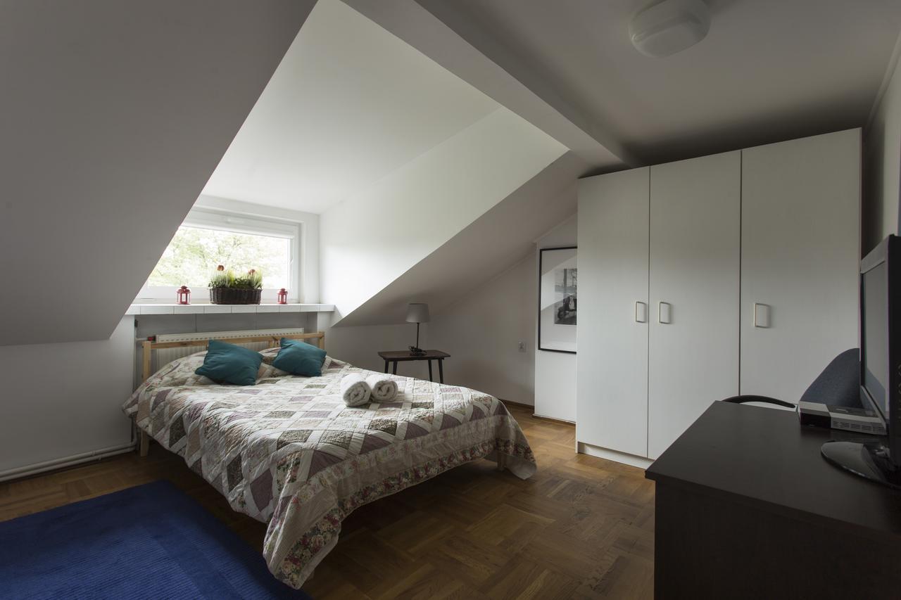 Rent0Nline Brwinow Rooms ภายนอก รูปภาพ
