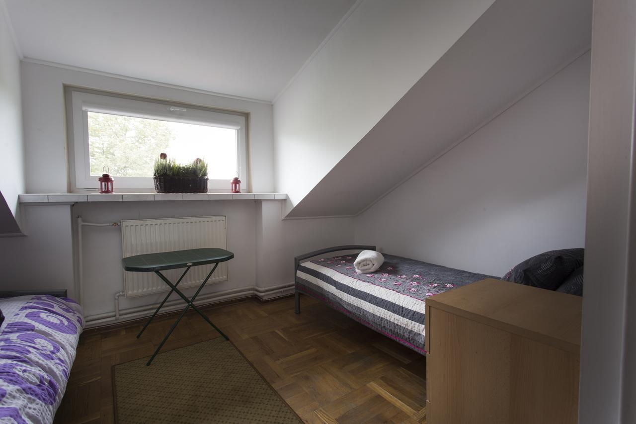 Rent0Nline Brwinow Rooms ภายนอก รูปภาพ