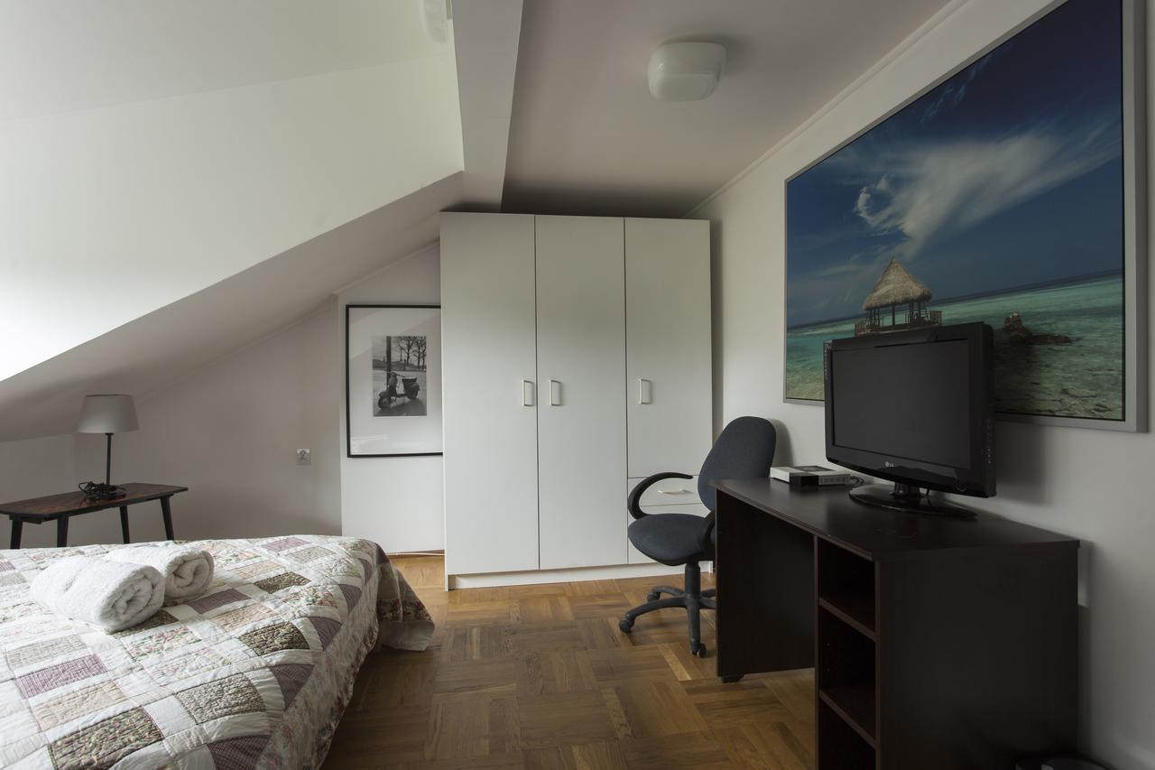 Rent0Nline Brwinow Rooms ภายนอก รูปภาพ